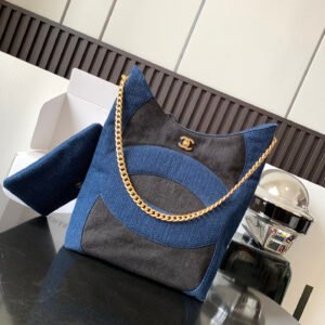 P780 CHANEL23p denim armpit bag Hobo Bag
Vertical version of large double C, retro and versatile
Casual and lazy, suitable for all seasons
Size: 38×32.5x10cm
Style number: 3858