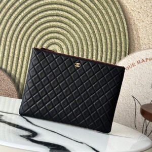 P500 👏👏31531-1 small fragrant handbag, top quality cowhide,
Canvas lining
Every detail is meticulously crafted and feels great.
The back pocket is a new element added to this design
Suitable for any place [deyi]
Size: 33*22.5cm.