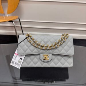 Complete package 𝐂𝐡𝐚𝐧𝐞𝐥 𝐂𝐅 upgraded version
Full name: Classic Fla0 1112 big ball, granular ball pattern
Size: 15.5*25.5*6.5cm
Leather material: Original Haas large ball caviar lining imported lambskin
Hardware: 24K electroplating all steel hardware

The classic CF has the charm that makes people fall in love at first sight. It is a moving elegant label wherever it goes. The pure white color exudes an elegant and graceful goddess style. It is matched with gold buckles and is exquisite and luxurious. It can be regarded as an entry-level choice for luxury goods.