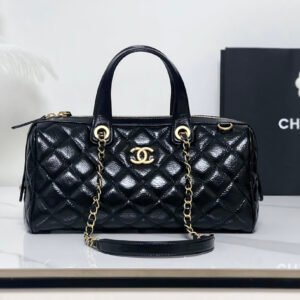 25A bowling ball large size original leather

The best first-class Bodin.joyeu oil-waxed cowhide, the leather is shiny and transparent, with natural and irregular retro wrinkle texture. The real thing is more beautiful than the picture, and it is equipped with all-copper 24k aged hardware!

Size: 17x31x13cm
Style number: 5579Y