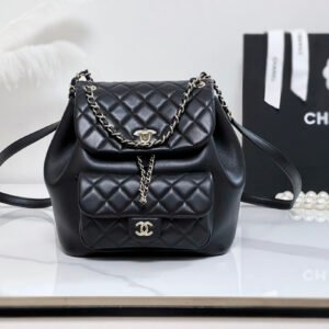 𝟐𝟒𝐊 New 𝕕𝕦𝕞𝕒 Backpack Large Size "Original Leather"

Cutting Department🇮🇹Original first-grade plain cowhide leather🐂Fully fleshy, comfortable to touch and durable [Color] Very right to taste~

Size: 25*22*18cm
Style number: 3618Y541