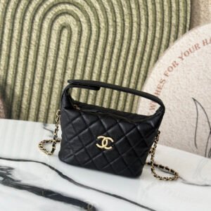 P600 upgraded version lunch box bag sisters, take a look at this early spring show king's hot style
10,000+ items on the official website are all going crazy! It’s worthy of being the out-of-stock king of Grandma Xiang’s house.
Now I have to queue up even to touch it, and the purchasing agents tell me that they can’t get the goods.
The sisters you can buy are simply possessed by koi fish!
Caviar cowhide feels luxurious to the touch!
Carrying the chain on one's shoulders instantly doubles one's luxury!
Even though it looks exquisite, it can even fit my plus phone, air cushion, lipstick and card holder without any pressure! Help, this bag can really handle it.
Be good-looking and good-looking, be practical and practical!
Now when you click on the official website, there is a sold out warning!
Sisters who have obtained the stock, don’t hesitate! Just rush it and you’re done!!
No.: 3337 black
Size:21*19*6cm
7360092