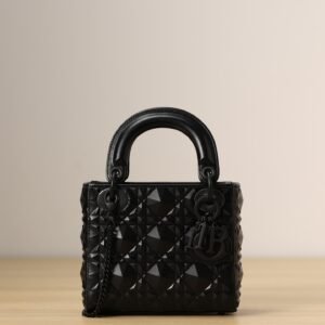 Genuine original goods, ZP grade quality, we ensure that all materials, hardware, sewing lines and oil edges are 100% raw materials

#新品 will be shipped on the 20th of this month. Pre-sale now. The first one.
MINI LADY DIOR BAG BLACK CAW Leather Diamond Shape Cannage Pattern
Dimensions: 17 x 15 x 7 cm

The Lady Dior bag epitomizes Dior's deep vision of elegance and beauty.
Elegant and classic, timeless. Crafted from black calfskin, Dior's signature cannage topstitching is reimagined in a diamond-shaped pattern.
The tonal metal 'D.I.O.R.' charm adds elegance. Mini style with detachable chain strap for hand, shoulder or cross-body wear.

Detachable chain shoulder strap
Internal zip pocket
Can be combined with other embroidered shoulder straps
Dust bag included