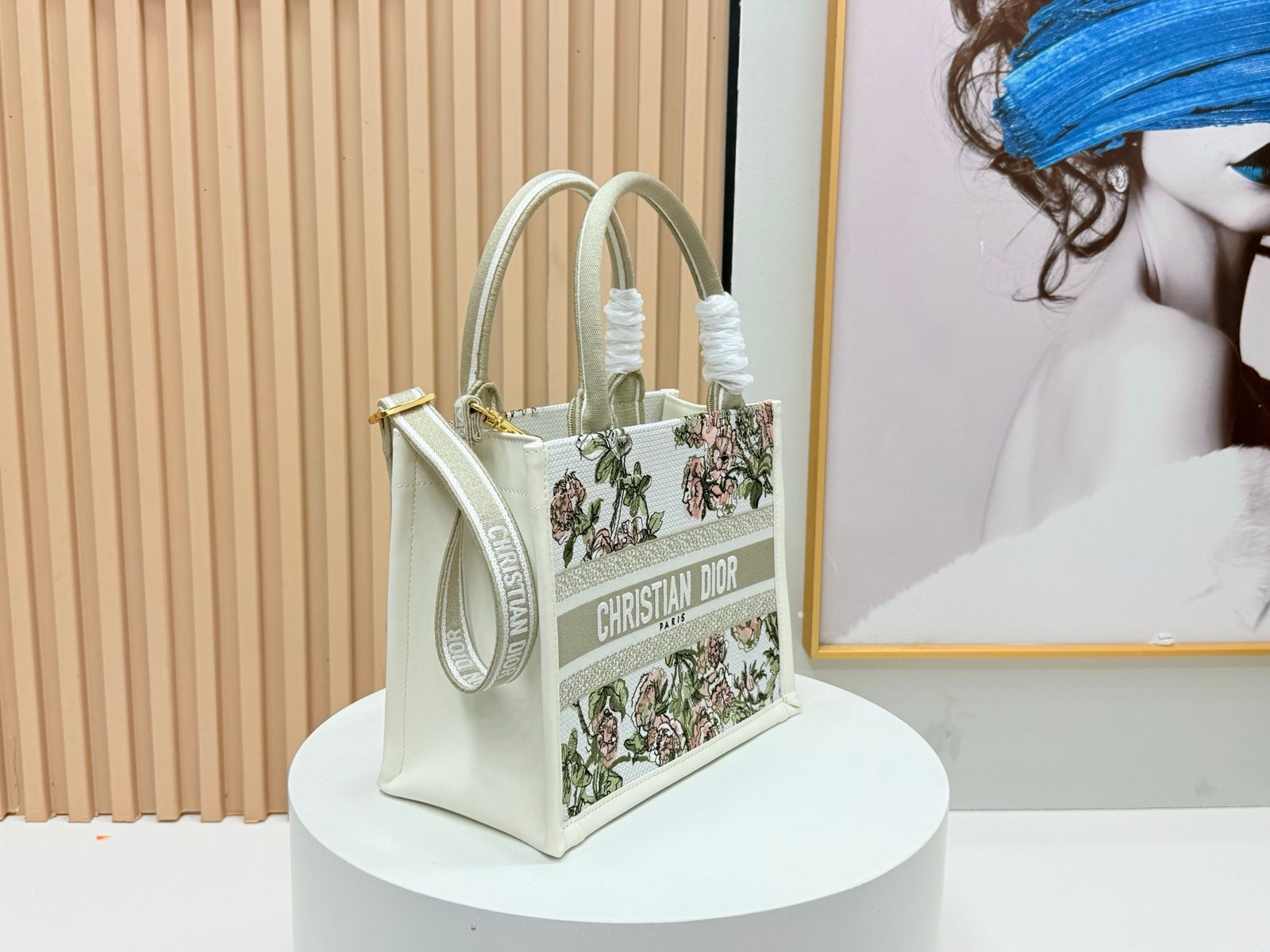 Small size with leather
๐๐๐ข๐ฅ ๐ฏ๐ผ๐ผ๐ธ ๐๐ผ๐๐ฒ24 early spring new style
I have to say, the D family is really good at playing.
The tote that can be carried on your back is here! Not great at all
Another popular model is derived from the most classic tote.
More and more people love to carry big bags, which is truly genderless
Whether it is carried by hand or cross-body, commuting, fitness and business trips are stress-free.
The overall shape is stylish and wonโt collapse. I canโt wait to carry it every day.
Big bag lovers can close their eyes! !
26ร12ร21cm
Model 8835 March Red - Image 2