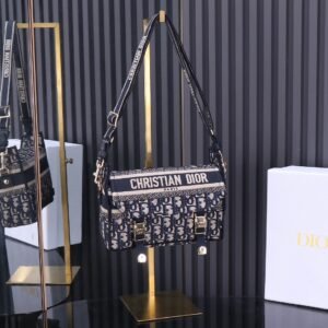 Original factory grade small messenger bag🔥

The cam handbag is carefully designed by Maria Grazia Chiuri on the basis of the classic messenger bag, incorporating the iconic logo to create a casual and stylish look. Featuring an all-over blue embroidered Oblique print, this small bag features a "CISTIAN" signature flap and a sporty "CISTIAN" buckle for added style. The compact style features an adjustable and removable shoulder strap that can be worn on the shoulder or cross-body, making it the ideal companion for urban looks.

Decorated with "CISTIAN" logo on the front
"" buckle
Removable and adjustable shoulder strap
Dust bag included
Dimensions: 23x 15x 8 cm