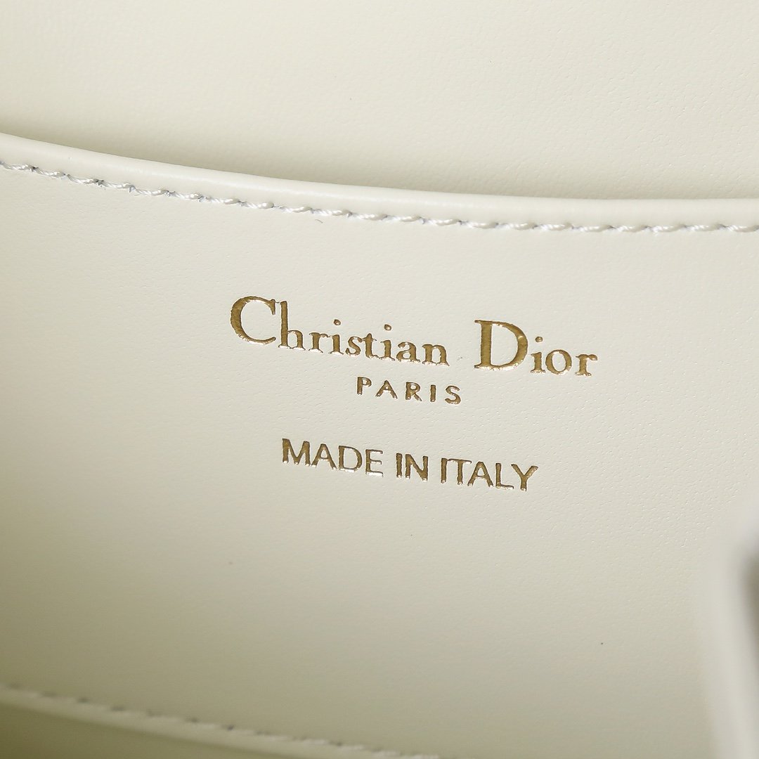 Original factory grade white ready stock‼ ️
The small Caro autumn and winter series backpack is the most popular bag of this season. It has a classic and iconic letter logo, an oversized cannage pattern, and a retro golden handle, which enhances the style of the entire bag. It is made of delicate lambskin and the entire bag feels super soft. The drawstring design at the bag mouth is full of sophistication. The adjustable shoulder strap has French romantic high-end minimalism, playful and cute small pockets, and a cool and fashionable feeling when carried on the back.
size:20*8*18cm - Image 5