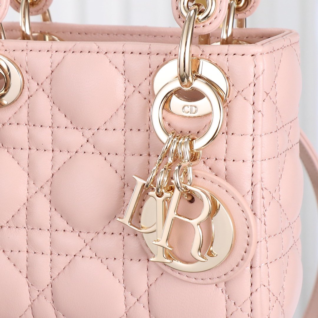 Original factory grade cashmere lining✔️Super mini three compartments
Lady’s latest micro series can hold nothing but cute little bags😘. It is carefully made of soft sheep leather, with iconic letter hardware buckles and exquisite bag shape👏🏻. It is simple, fashionable and versatile. The capacity is small, it can only hold lipstick, car keys, and can also be used as a card holder🤗
size:12*10*5cm - Image 4