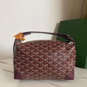 p320 special grade original leather produced by Guangzhou old factory
Boeing cosmetic bag storage bag, with double compartments inside, a must-have quality item for daily use and travel, a favorite item of NBA stars, unisex, upgraded version with shoulder straps
1⃣️Clutch 2⃣️Cosmetic bag 3⃣️Toiletries bag 4⃣️Storage bag
(No development without the original version🆚Good products can withstand comparison)
Original material ➕ pebbled calf leather ➕ bubble hole fabric ➕ R-shaped lame design ➕ equipped with magnetic buckle, exclusively for the best version on the market, details of Xiaohongshu Douyin appraisal notes
Sizesize23x13x12cm