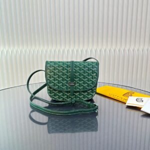 package
￥270 Upgraded version (single buckle messenger bag)



The newly launched Beédère2 retains the most classic characteristics of the original Beédère bag: simple and elegant, lightweight and practical. Beédère 2's single narrow buckle passes smoothly through the metal ring and can be opened and closed freely; the leather trim highlights the outline of the bag in a linear manner, and the leather lining of the flap also makes the bag's silhouette more three-dimensional. Beédère2 has three built-in pockets to store daily necessities, and has an adjustable shoulder strap that can be used as a crossbody bag or shoulder bag. Its ingenious design is a new interpretation of traditional craftsmanship, while also showing the ultimate simple style and sports fashion spirit.


size：22cm