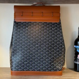 P150
A must-have item for trendy men. New trendy brand backpack. Original molded custom hardware design. Original YKK zipper. Simple and fashionable, strong load-bearing capacity, large capacity, and the most fashionable combination.
Item number: 6891
Size: 42cm✖️33cm✖️14cm