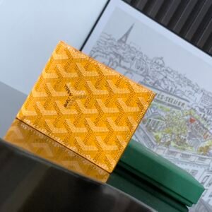 The P240 SAINT-FLORENTIN is a smart, compact design for storing cards, banknotes, IDs and coins, with pockets secured by an engraved extra-flat clasp. It's the perfect size to throw in a bag, or fit in a pocket or pocket.
12 cm x 2.4 cm x 10.5 cm
🔎20% off (617)-yellow tripod