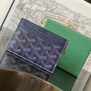 P170
The SAINT-SUICE card holder has a small and compact design, and its central pocket can store cards, documents or folded banknotes. The compact design fits nicely in a jacket or pants pocket.

10.5 cm x 0.2 cm x 7 cm

🔎616 card holder-dark blue

Comes with a full set of packaging