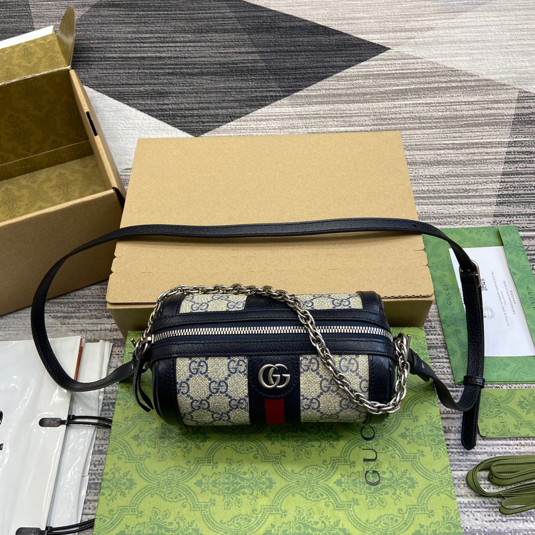 p490. (With complete packaging)‼ ️【New Product】Ophidia series mini shoulder bag. Crafted from canvas, this Ophidia shoulder bag puts a new spin on a classic design. This shoulder bag features two detachable shoulder straps, one chain and one leather, embellished with classic striped web elements and styling accessories. Beige and ebony canvas, brown leather piping, gold-tone hardware, red and green striped webbing, brown cotton and linen lining, detachable chain shoulder strap (height 15.5cm); detachable and adjustable leather shoulder strap (height 51.5cm to 58.5cm) with zipper closure, weight: approx. 0.35kg.
Model: 795208.
Dimensions: 18.5(width) x 10(h) x 10cm(d)
Color: blue pvc.