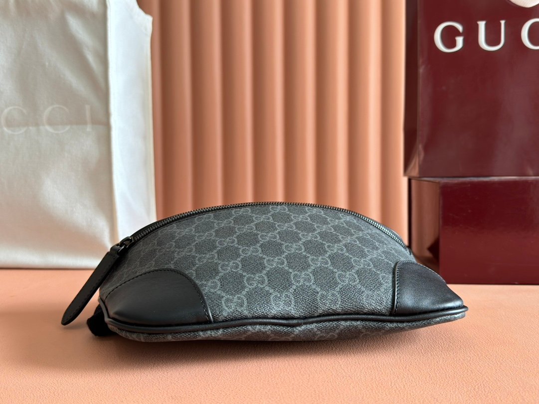 p440💋💋💋【With complete packaging】The new GG Emblem series of men’s travel items reinterpret the brand’s timeless elegance and exquisite craftsmanship. Crafted from new beige and dark brown GG monogram coated fabric, this belt bag features open pockets and an external D-ring for hanging accessories.
New GG monogram coated fabric in beige and dark brown
Brown leather trim
Cotton lining
External: 1 leather open pocket and 1 D-ring
Adjustable canvas shoulder strap with snap button; adjustable from 90cm to 135cm
Zipper closure
Model: 821162.
Dimensions: 28cm (width) x 17cm (height) x 6cm (depth)
Weight: about 0.4kg
Color: Black original PVC leather.
Made in Italy - Image 4