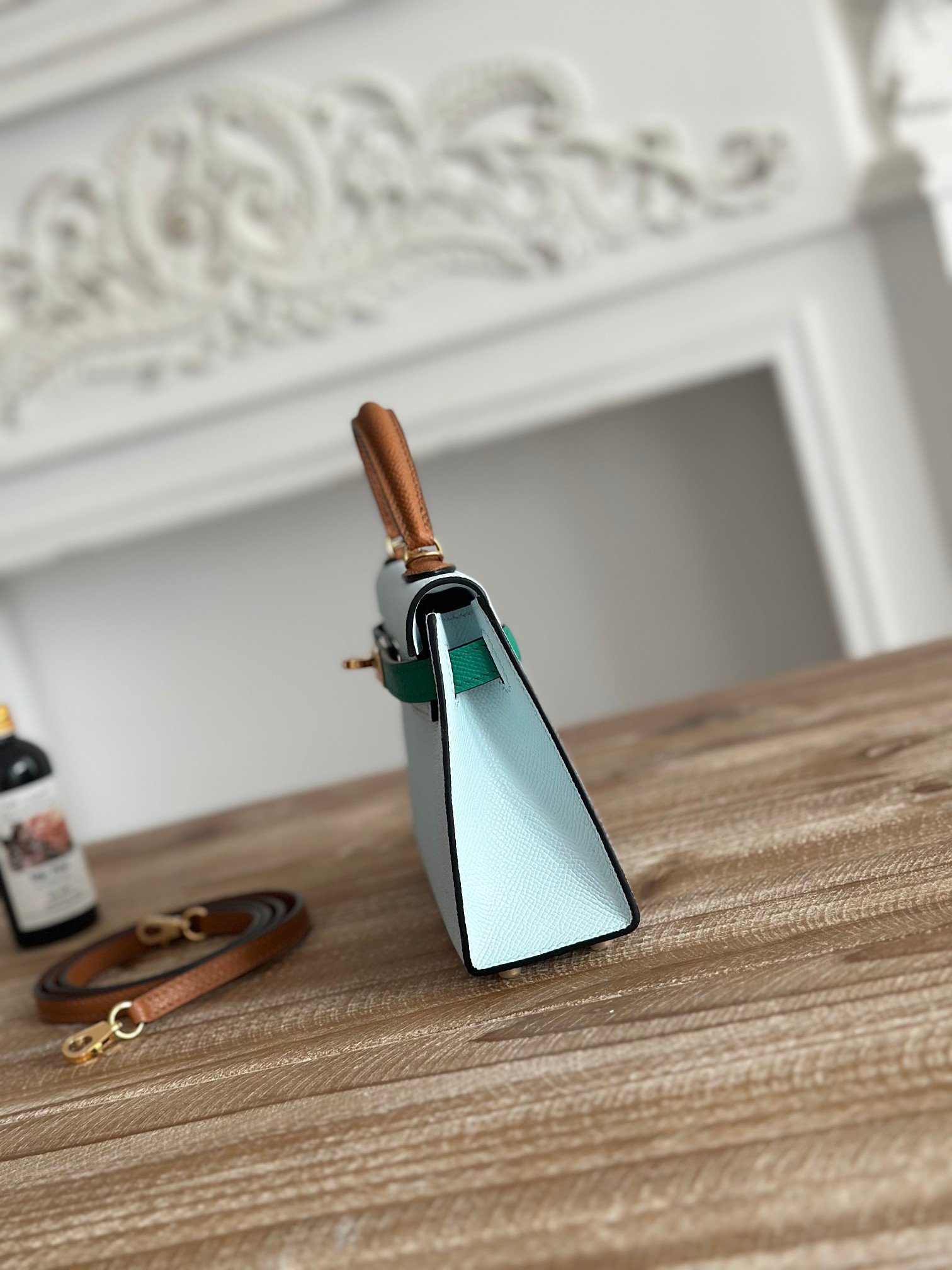 P780 exclusive background factory shooting
Kelly second generation mini
Color: haze blue imperial green golden brown
Imported epsom leather, gold buckle
Semi-finished hand-stitched wax thread
Size: 19cm - Image 3