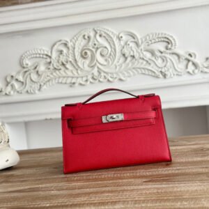 P600 exclusive background factory shooting, source of goods
Commonly known as kelly Kelly mini handbag
Color: bright red, silver buckle
hermes kelly mini pouchette
The most classic leather imported epsom leather
Semi-handmade, beeswax stitching
Size: 22cm