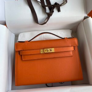 P600 first generation handbag evening bag
Kelly 22cm Epsom leather orange gold buckle wax thread