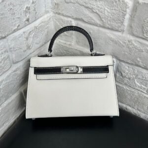 P360 ☑ kelly Kelly second generation 19cm• white black
EPSOM | EP pattern • Cowhide, original superfiber lining.
The original version and every detail are made with care, making it a hit! The picture above must sell! ! !