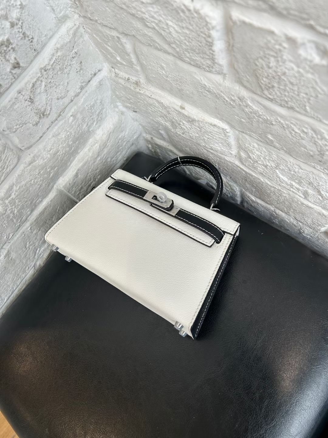 P360 ☑ kelly Kelly second generation 19cm• white black
EPSOM | EP pattern • Cowhide, original superfiber lining.
The original version and every detail are made with care, making it a hit! The picture above must sell! ! ! - Image 4