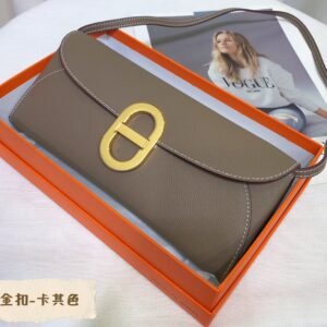 P300 Emmajia Ancre To Go Palm Pattern EP Leather #Golden Buckle Khaki
#The classic color that never goes out of style~Fashionable and versatile💯
Dimensions: length 24*width 4*height 10.5