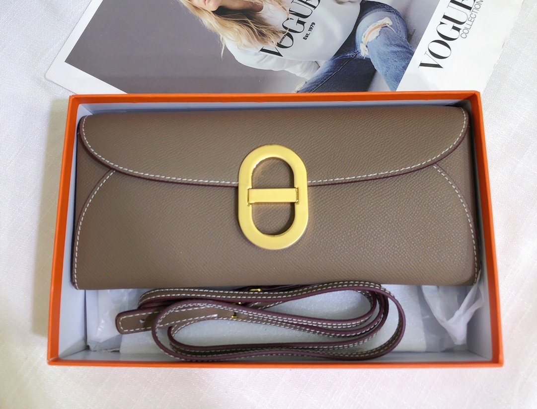 P300 Emmajia Ancre To Go Palm Pattern EP Leather #Golden Buckle Khaki
#The classic color that never goes out of style~Fashionable and versatile💯
Dimensions: length 24*width 4*height 10.5 - Image 3