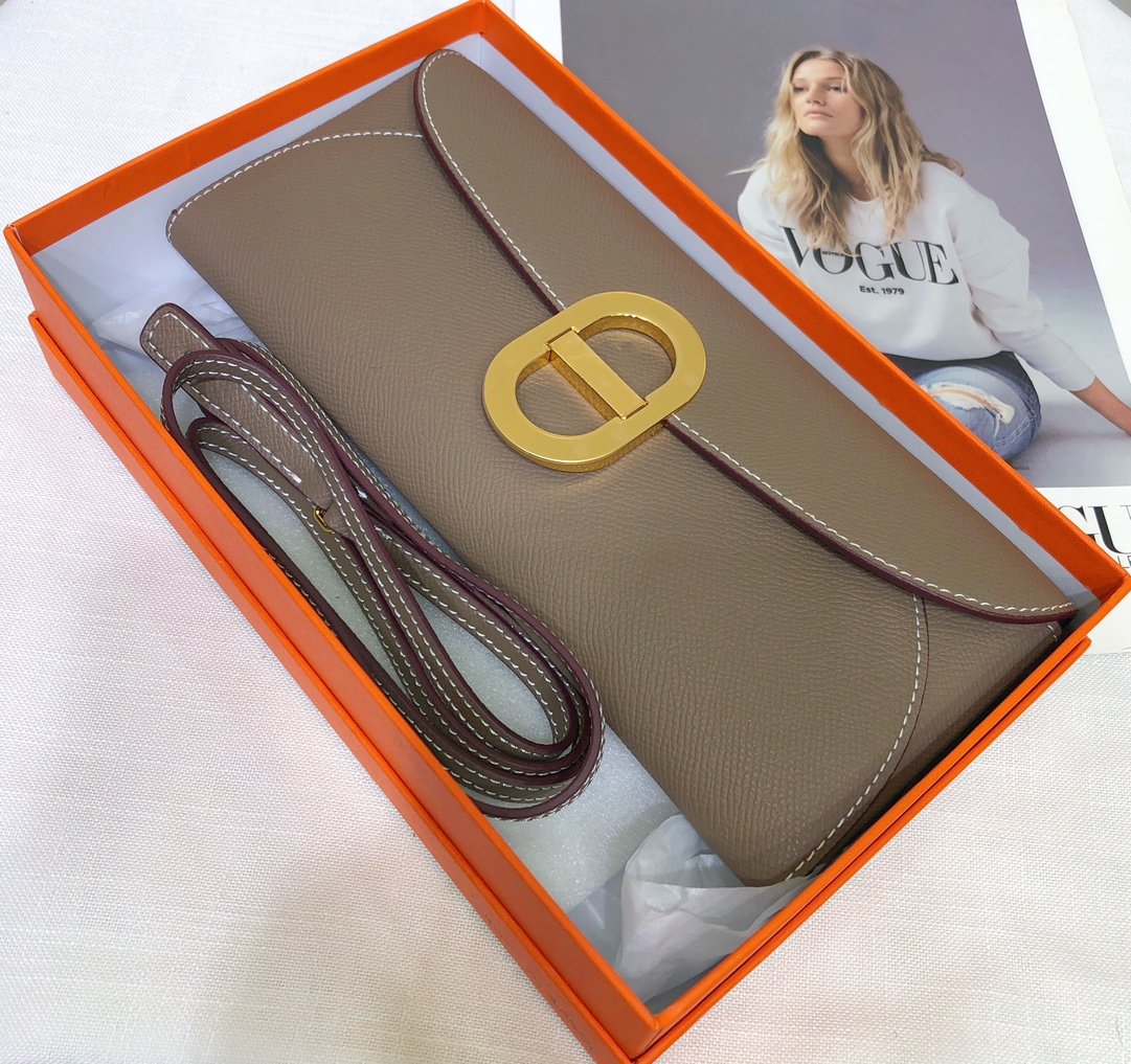 P300 Emmajia Ancre To Go Palm Pattern EP Leather #Golden Buckle Khaki
#The classic color that never goes out of style~Fashionable and versatile💯
Dimensions: length 24*width 4*height 10.5 - Image 5