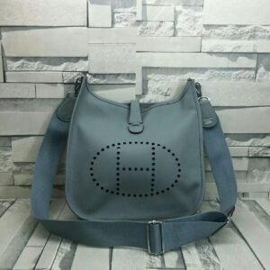 💰 330💤Hermes 💤One of the classic masterpieces of Evelyne Hermes, cowhide women's shoulder bag 🔥🔥Hot style all year round 💖Fashionable and versatile, simple and practical, shot in real life, super fashionable, unstoppable love! They’re all sold like crazy😱😱 Flax Lan 28.30.12; Small size 17.20.8