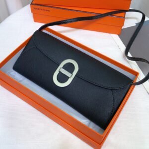 P300 Emmajia Ancre To Go palm print EP leather #silver buckle black🔙
# dignified, elegant, classic and versatile~
Perfect for daily outings or dinner parties🎉
Dimensions: length 24*width 4*height 10.5