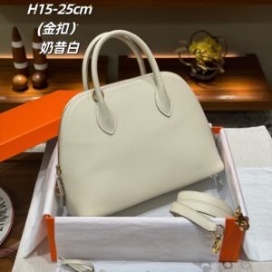 P370
bolide 25 original first-layer epsom leather, semi-handmade, mold-matched hardware, size: 25*18*9, total shoulder strap length 89cm, milkshake white (gold buckle)