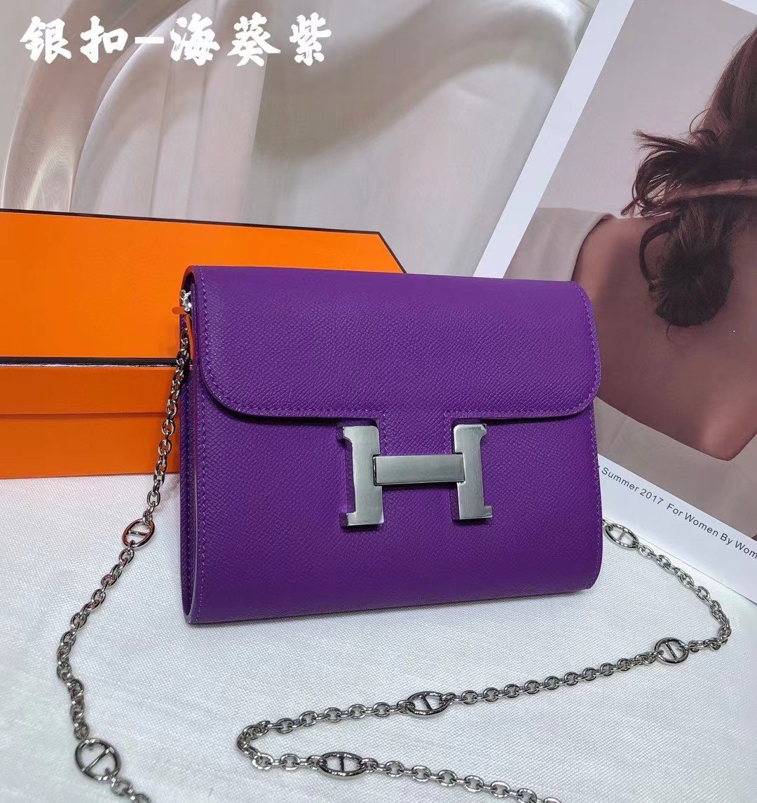 P290
Kangkang large wallet crossbody bag calfskin EP leather silver buckle ready stock🔥A style that can be used all year round🐴
Dimensions: length 18*width 5*height 14