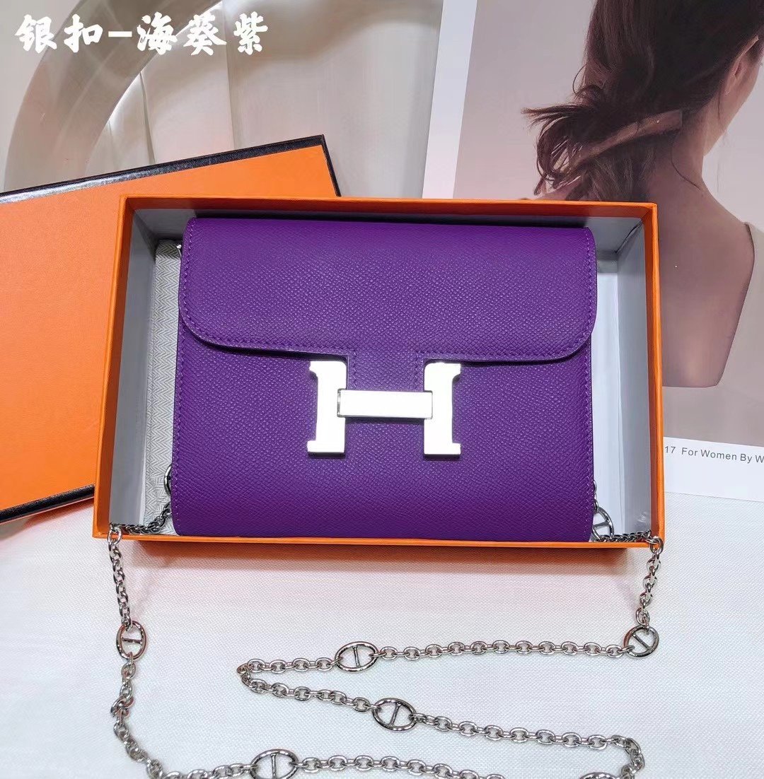 P290
Kangkang large wallet crossbody bag calfskin EP leather silver buckle ready stock🔥A style that can be used all year round🐴
Dimensions: length 18*width 5*height 14 - Image 4