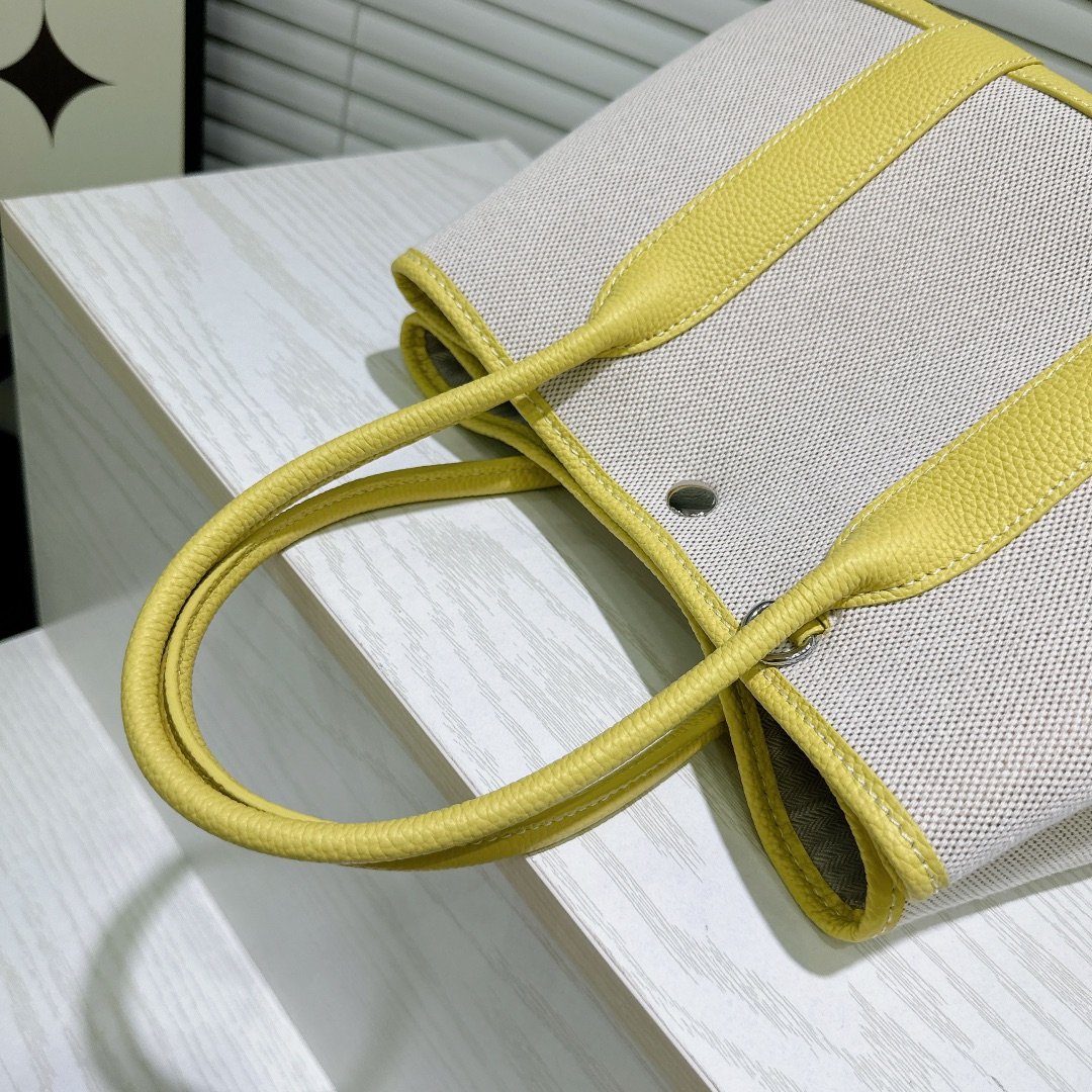 P310-330-340
🐴King of Commuting Garden Bag Canvas and Leather
Light and portable
Spot size
25# (with adjustable leather shoulder strap)
30#36# (with non-adjustable wide woven shoulder straps) - Image 5