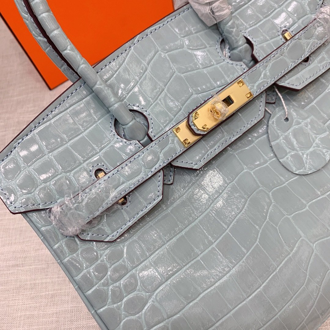 P330-350-370
Crocodile pattern Birkin bag, made of first-layer cowhide, original customized hardware🌹🌹Full of temperament, very high-end and majestic, an eternal classic and instant favorite😘😘Size 25-30-35cm - Image 5