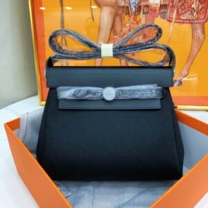 P410 Kelly Herbag mini20 has been shipped👍👍Semi-steel version, the best value for money, original quality🌹original double-sided pure cotton fabric, matched with first-layer calfskin, imported wax thread sewing, and anti-counterfeiting thread pressed on the surface
▪️Size: 20*7*17 (cm)