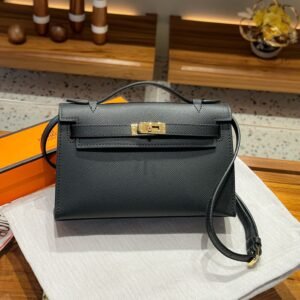 P320
Black (gold buckle) with long shoulder strap
Kelly mini first generation Epsom palm print leather H5-22cm is exquisitely handmade and can be compared with products worth hundreds of yuan.
Dimensions: 22x13x7