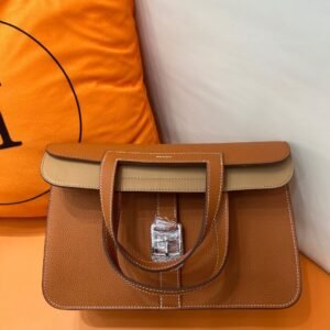 P420
Love Horse H🐴 Halazan (horseshoe buns) 31cm, golden brown biscuit color, shipped
First-layer cowhide Togo leather, classic and simple style! Durable and of great quality👍🏻