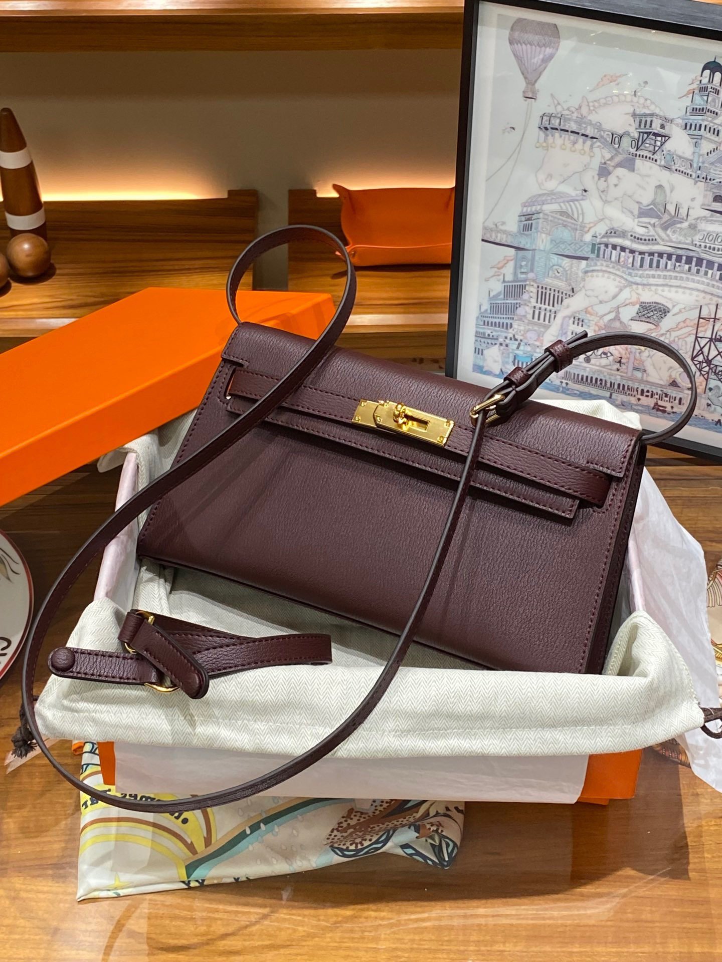 P320 Kelly elan is the same original goatskin as ZP, with long and short double shoulder straps, real gold electroplated hardware, button wrapping, water-based edge oil, size: 27.5*15.5*5 saddle red - Image 4