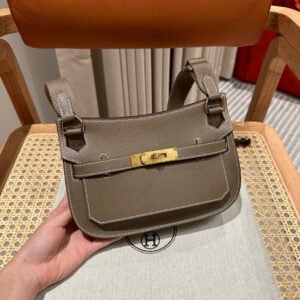 P950 Spot goods‼ ️
mini jypsiere、ck18Etoupe、evecolor、gold、all handmade‼ ️

mini gypsy, elephant gray, calfskin, gold buckle, top hand-stitched wax thread production, pure handmade private high-end‼ ️‼ ️

Purely hand-made nails, hand-carved hardware, stainless steel electroplated 18k hardware

Actual photo of customer order🐎🐎customer order🐎🐎