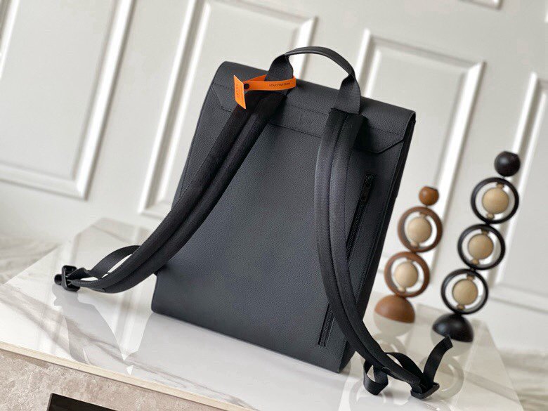 first-layer cowhide, transcoded chip version, top original order M21367. This Cistopher small backpack combines the iconic design and materials, creating a dual classic that blends resolute style with elegant style. Monogram assar canvas with cowhide trim and leather front strap, side pockets for extra storage, and adjustable shoulder straps for comfortable carrying. 32 x 39 x 12 cm (length x height x width) - Image 3