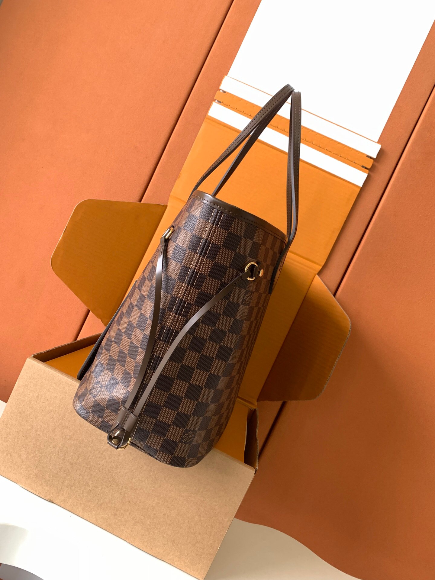 Exclusive first model: special grade all-steel N40599 private product (163 dynamic UID) imported diamond-shaped fabric (ninth quality upgrade, imported original leather. Synchronization, dynamic electronic chip, gift bag, protective paper, copper plate electronic label, certificate) The leather is Italian A-grade tree paste leather from the foundry (private product): the so-called private product. It lies in the quality, hardware, fabrics, handwork, oil edges, A-grade production, the photos taken are consistent with the products, and the complete package as shown in the pictures. Size: 31x28x14CM - Image 2