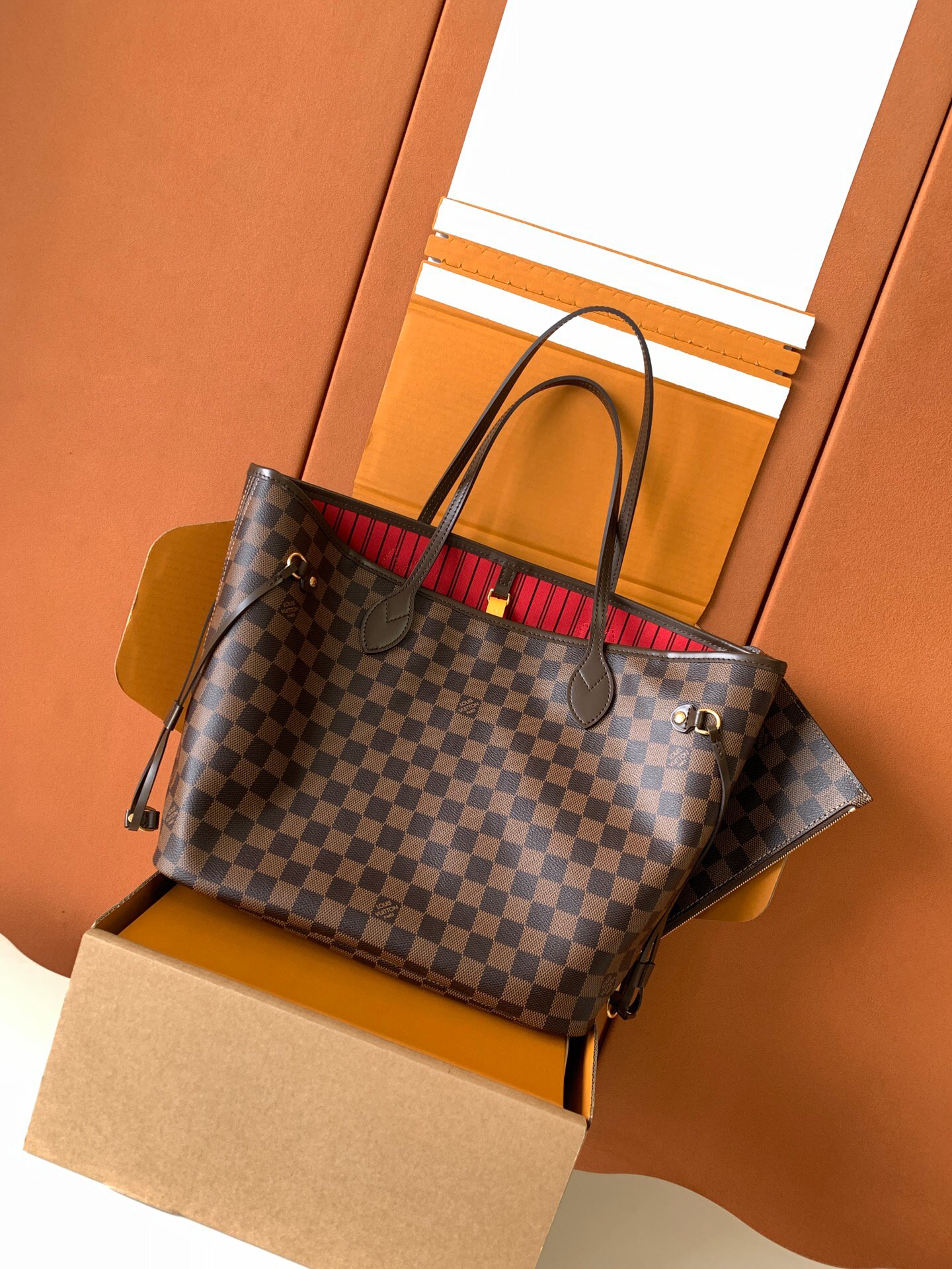 Exclusive first model: special grade all-steel N40599 private product (163 dynamic UID) imported diamond-shaped fabric (ninth quality upgrade, imported original leather. Synchronization, dynamic electronic chip, gift bag, protective paper, copper plate electronic label, certificate) The leather is Italian A-grade tree paste leather from the foundry (private product): the so-called private product. It lies in the quality, hardware, fabrics, handwork, oil edges, A-grade production, the photos taken are consistent with the products, and the complete package as shown in the pictures. Size: 31x28x14CM - Image 3