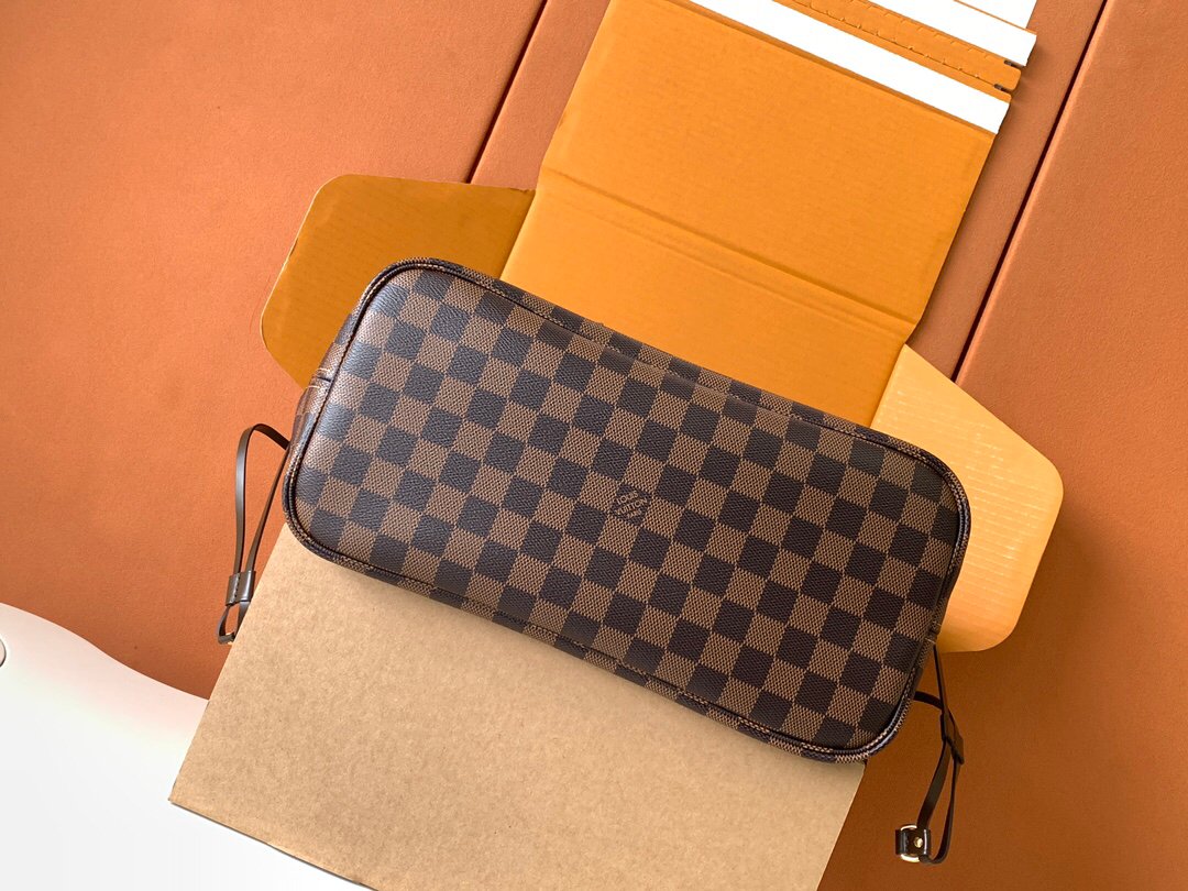 Exclusive first model: special grade all-steel N40599 private product (163 dynamic UID) imported diamond-shaped fabric (ninth quality upgrade, imported original leather. Synchronization, dynamic electronic chip, gift bag, protective paper, copper plate electronic label, certificate) The leather is Italian A-grade tree paste leather from the foundry (private product): the so-called private product. It lies in the quality, hardware, fabrics, handwork, oil edges, A-grade production, the photos taken are consistent with the products, and the complete package as shown in the pictures. Size: 31x28x14CM - Image 4