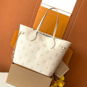 p1220
[Special grade MB163c chip version original leather]
This Neverfull MM handbag
Model: M14285
Materials: Grade A all-steel hardware, imported original cowhide
Packaging: full set of original factory duty-free MB packaging
Dimensions: 31×28×14CM