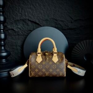 𝐒𝐏𝐄𝐄𝐃𝐘 𝐁𝐀𝐍𝐃𝐎𝐔𝐋𝐈È𝐑𝐄 𝟐𝟎 Handbags #️⃣M46234 Exclusive background real shot
[Exclusive online release of version channel goods]
SPEEDY BANDOULIÈRE 20 BAG
Materials: Grade A all-steel hardware, imported original factory channel rhombus fabric
Original imported vegetable tanned leather
Size: 20.5x13.5x12cm