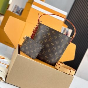 p800【Super MB high elastic fabric】
ALL IN BB handbags
Model: M12925
Material: A+ grade all-steel hardware, imported high-elastic fabric
Packaging: full set of special duty-free MB packaging
Dimensions: 18 x 12 x 16 cm