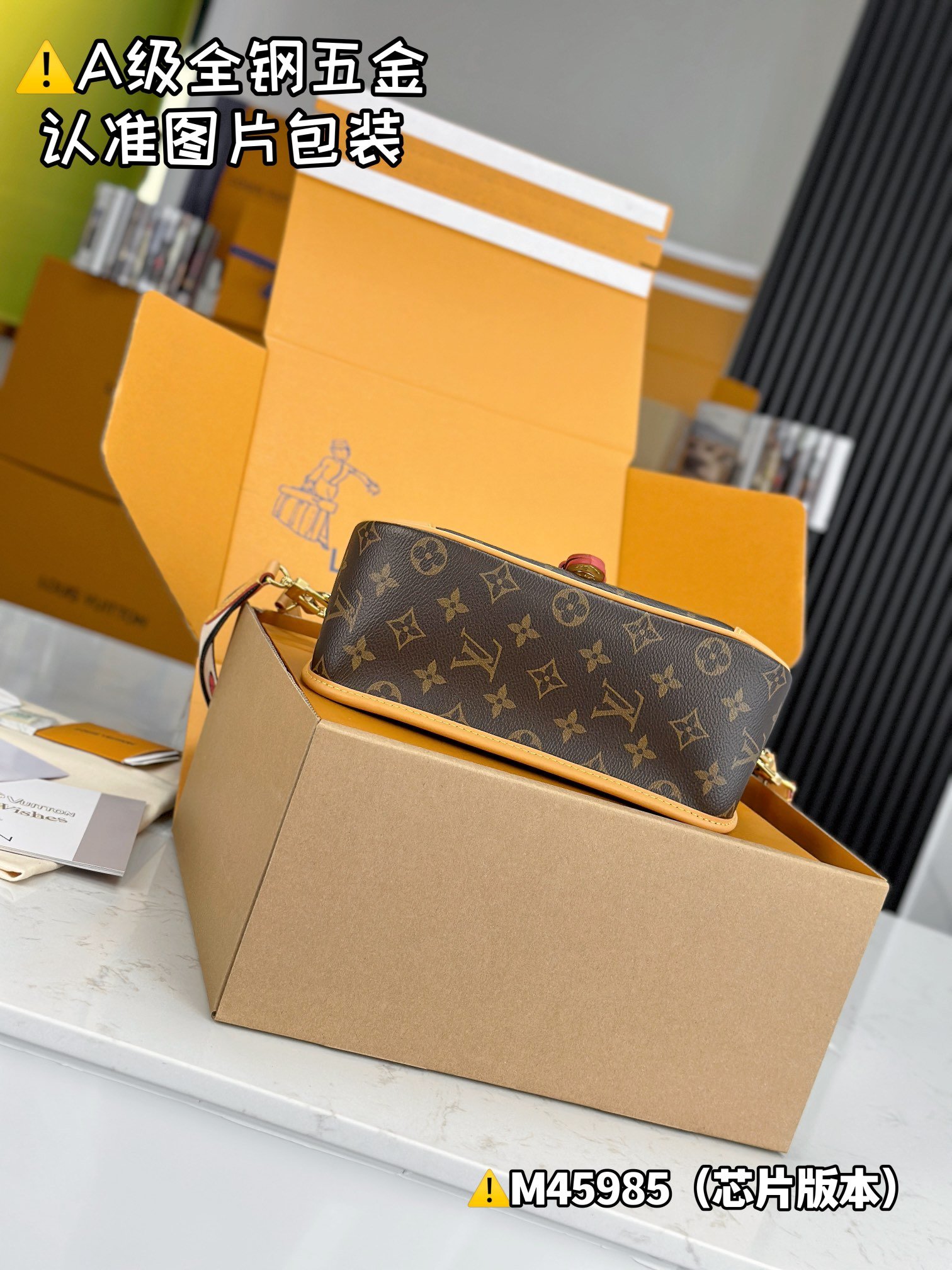 p850【Super MB high elastic fabric】
DlANE handbag
Model: M45985
Material: A+ grade all-steel hardware, imported high-elastic fabric
Packaging: full set of special duty-free MB packaging
Size: 24x15x9cm - Image 4
