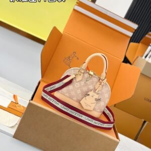 p980【Special grade MB coated fabric】
ALMA BB handbag
Model: M25728
Materials: Grade A all-steel hardware, imported original fabrics
Packaging: full set of original factory duty-free MB packaging
Dimensions: 17.5 x 11.5 x 23.5 cm
(height x width x length)