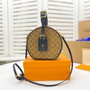 Original TITE BOITE CHAAU handbag M43510 43514 show style barrel bag size: 17.5x16.5X7.5cm! Monogram coated canvas - Natural leather trim - Lambskin lining - Gold-tone metal hardware - Adjustable leather top handle - Removable, adjustable leather strap - Removable leather ID holder - 4 protective metal studs