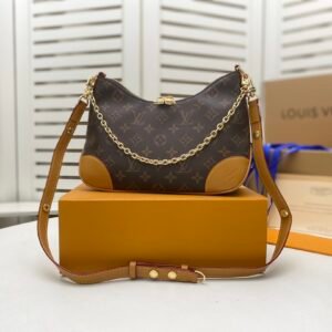 Vintage LV classic presbyopic shoulder crossbody bag. Second-hand bag. 🥐Middle-hand bag has always been one of the most classic styles among LV second-hand bags. It has always been particularly popular among vintage enthusiasts and looks good on both men and women. Model: M45832 M57836 size
29-16-9.5