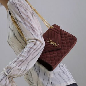 The color is a very retro suede brown
It is a bag suitable for Jimei people to create Maillard style.
